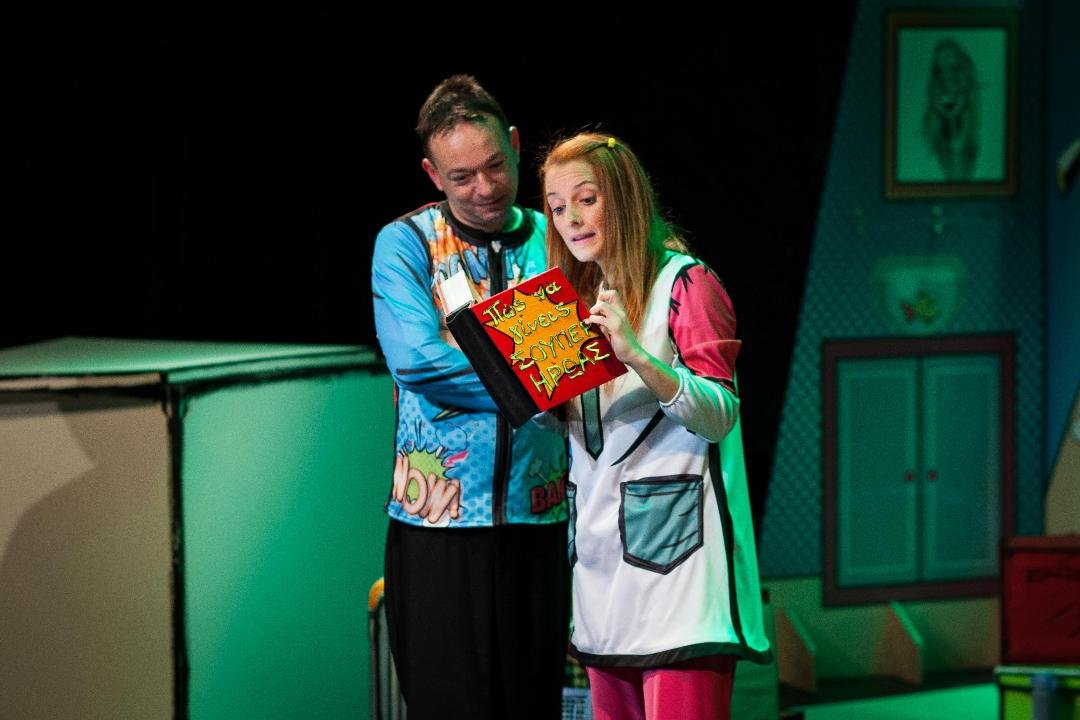 Πώς να γίνεις σούπερ ήρωας – Παρουσίαση και συνέντευξη